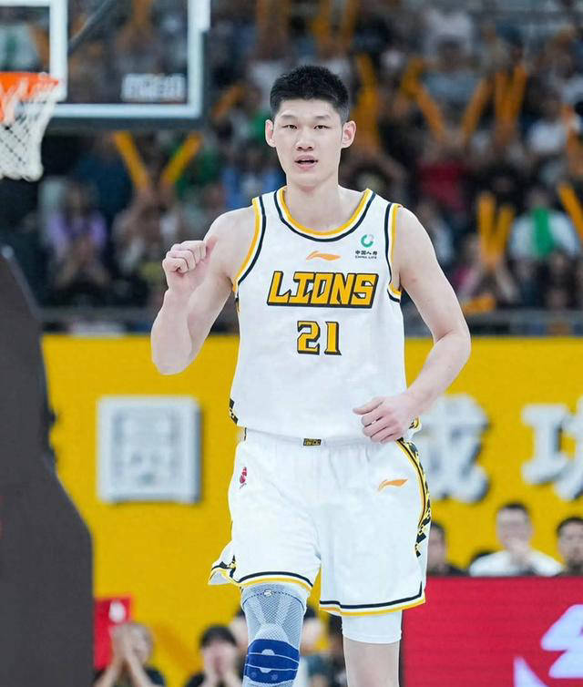 辽宁男篮惊险获胜，保持不败纪录