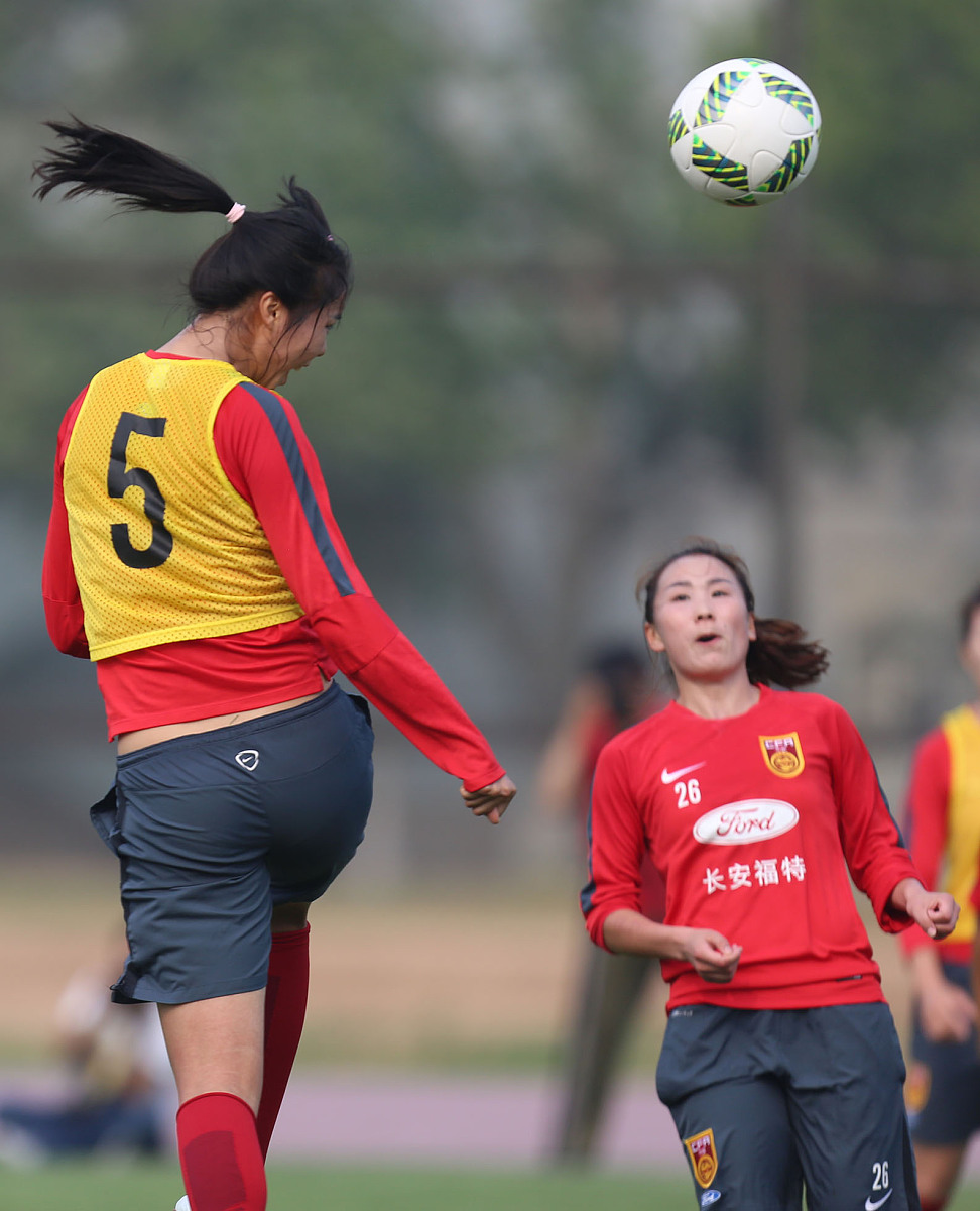 迎接挑战,女足选手奋勇拼搏的简单介绍 迎接挑战,女足选手奋勇拼搏的简单介绍